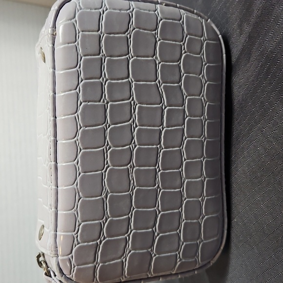 TRISH MCEvoy MAKE-UP CASE IN LAVANDER - Picture 2 of 10